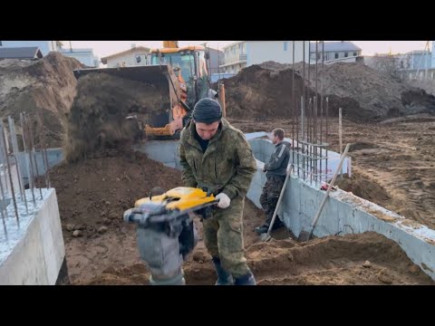 Видео: Строим дом в Витязево. Обратная отсыпка цоколя. Печатный бетон готов.