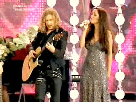 Видео: Женя Отрадная и Игорь Николаев. Первый поцелуй.