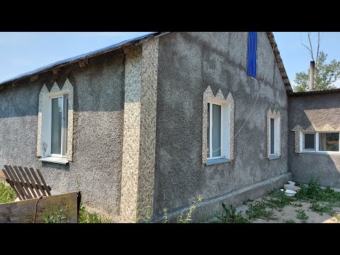 Видео: Купили дом в деревне/Стелим линолеум,  устанавливаем ванну и унитаз#ремонтдома