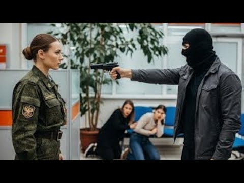 Видео: "ДЕНЬГИ НА СТОЛ!"- кричал грабитель, пока не встретил её.. Он и не подозревал, что перед ним ГЕНЕРАЛ