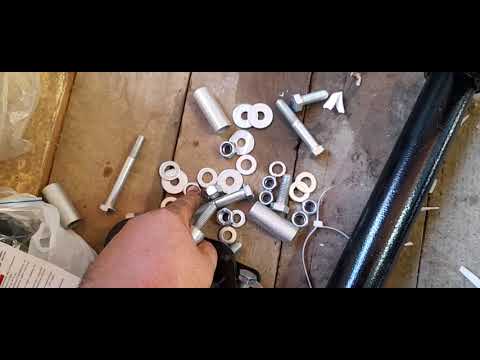 Видео: Как установить фаркоп на Рено Логан и подключить розетку габаритов, поворотников и стопов