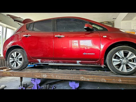 Видео: Nissan Leaf . Замена центральной стойки. Часть вторая. Сварочные работы.