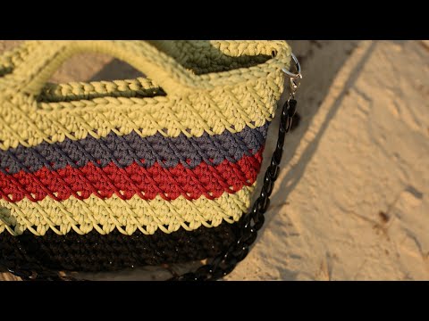 Видео: Простая и эффектная, яркая сумочка крючком. 2 часть.