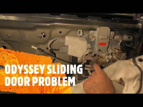 Видео: HONDA ODYSSEY Сдвижная дверь не закрывается. Замена узла защелки. Как это сделать?