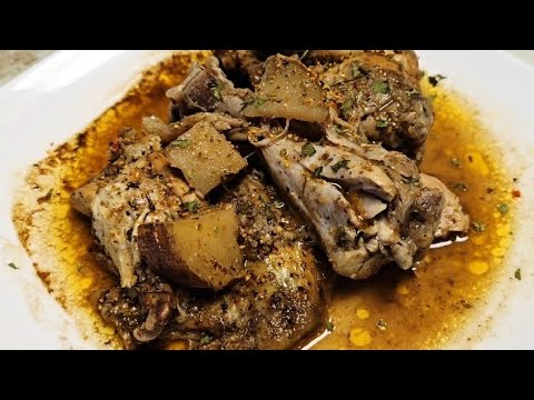Видео: Как приготовить курицу каджун с чесноком и пармезаном в горшочке!