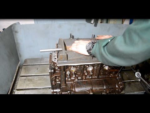 Видео: Шлифовка плоскости блока цилиндров вручную