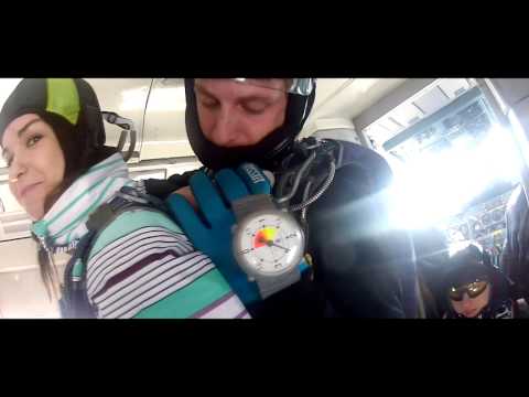 Видео: Skidiving perm Первый прыжок с парашютом Екатерины 21.03.2015 Пермь