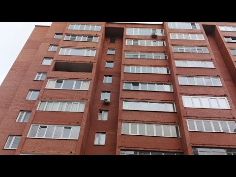 Видео: Обзор 10 этажки с лифтом МЛЗ 320кг 4 человека (Екатеринбург, Шейнкмана 120) 