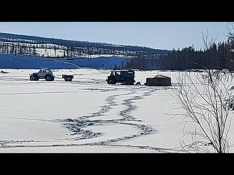 Видео: Зимняя рыбалка на горной реке . С бешеным клёвом Хариуса 🤩 . На Вездеходе Петрович !!!