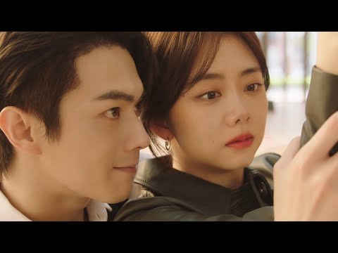 Видео: Генеральный директор держал Золушку на руках и учил ее играть в мяч, и их сердца бешено колотились!