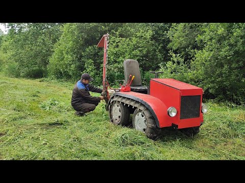 Видео: Гусеничный минитрактор на сенокосе.