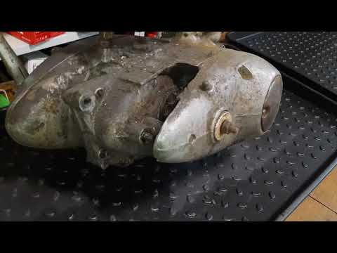 Видео: Двигатель Мотоцикла М1А "МОСКВА" 1950 года \ old motorcycle engine M1A "MOSCOW" 1950 USSR