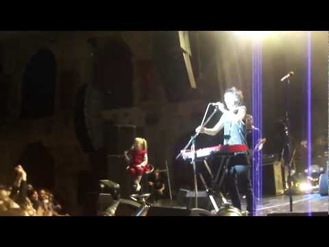 Видео: Земфира. Уфа 08.11.2011. Речь перед "Самолетом".