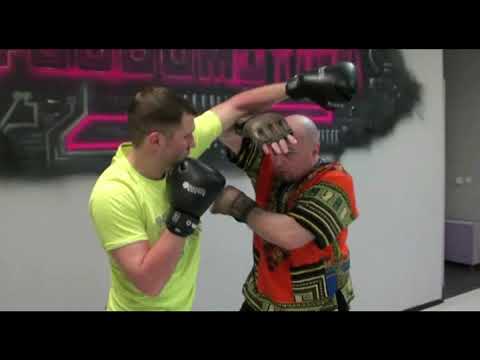 Видео: Уроки Panantukan - RAPT от А. Плаксина - защиты от боксерских ударов типа "хук"