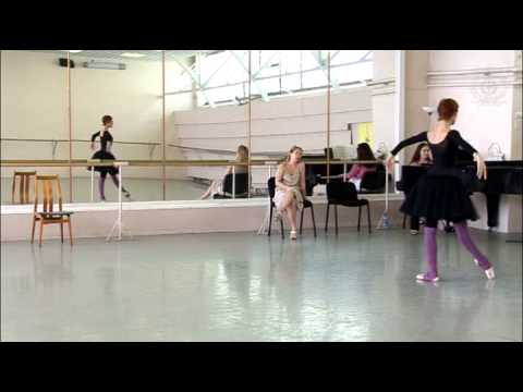 Видео: Ульяна Лопаткина в балете "Лебединое озеро"