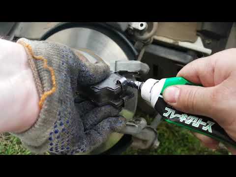 Видео: Camry 50-55 суппорт задний чистим , смазываем.