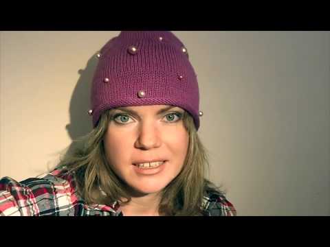 Видео: Как связать шапку бини лицевой гладью.