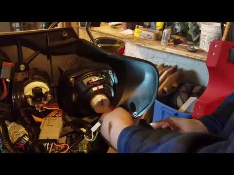 Видео: Как установить усилитель и новые динамики на ваш Harley