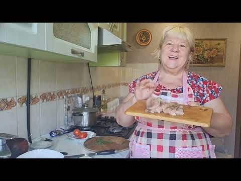 Видео: Закуска из помидор. Битки из куриного филе. И вкусная картошка.