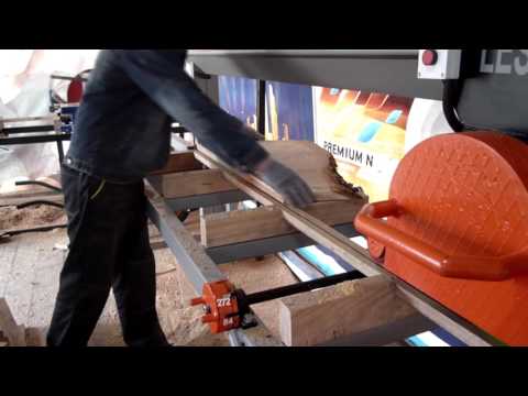 Видео: Кромкообрезной станок однопильный (распиловка коротких широких необрезных досок)