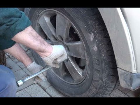 Видео: Паджеро-4, сезонная замена колес, что нужно знать. Ремонт тяги датчика положения кузова.