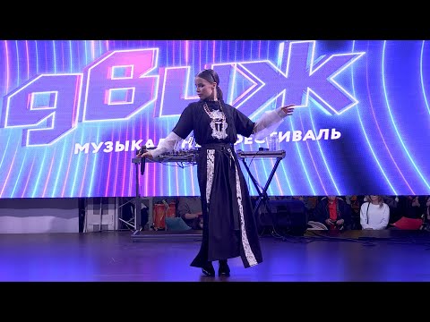 Видео: Татьяна Куртукова - выступление на фестивале "Новое Радио ДВИЖ" 04.09.2025