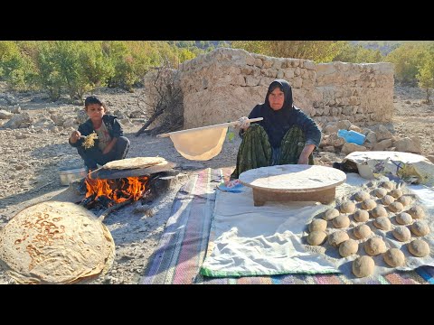 Видео: 🏕 Кочевая жизнь в Иране. Выпечка традиционного хлеба на огне 🔥🍞