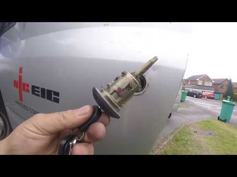 Видео: How to remove the Ford transit door lock cylinder/Как снять личинку замка двери Ford transit