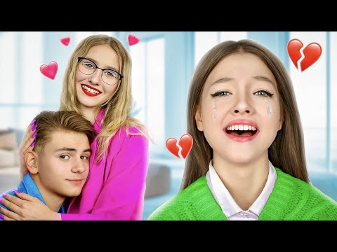 Видео: Моя Мама Обращается Со Мной Как Приемная || Моя Мама VS Я
