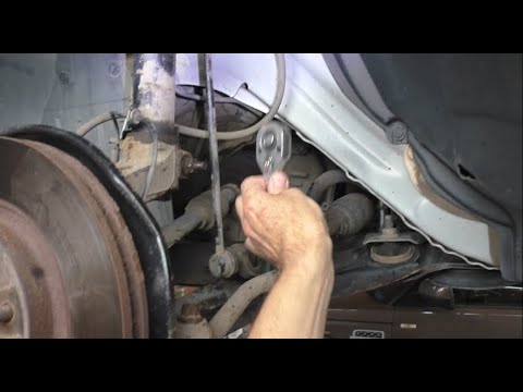 Видео: Замена втулок переднего стабилизатора на Nissan Qashqai 2,0 Ниссан Кашкай 2019 года