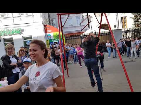 Видео: Дедуля полез на Пьяную лестницу