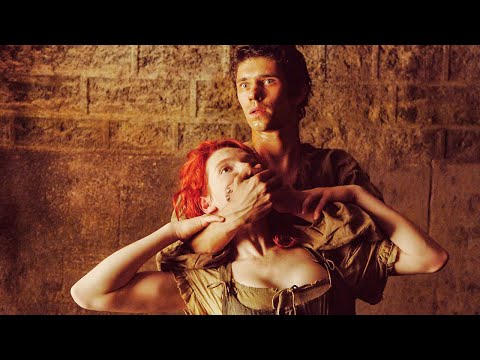 Видео: Он использует женские тела для создания идеального аромата