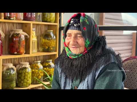 Видео: Бурный день в деревне | Пити, уникальное блюдо в глиняных горшках с каштанами.