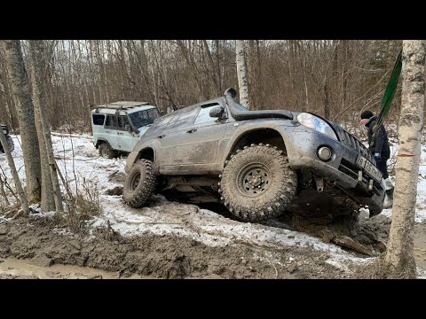 Видео: Нива с мостами УАЗа, первый раз Hyundai на оффроуде и сразу в жесть)