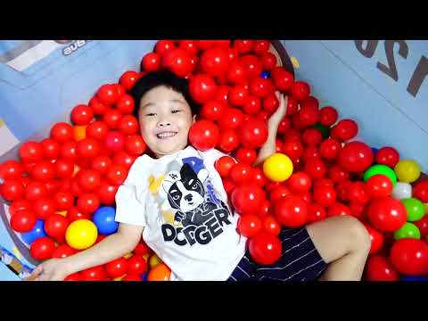 Видео: цветной мяч игра с машинкой игрушка для детей Color Ball Play with Car Toy for Kids