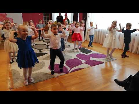 Видео: Танец на 8 марта для средней группы
