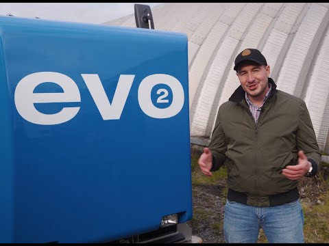 Видео: WM EVO 2. Большой ледозаливочный комбайн для хоккея с мячом (бенди)