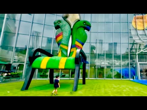 Видео: Женщины Китая выбирают машины БЕЗ ВОДИТЕЛЕЙ, а корпорации СНОСЯТ целые кварталы новых домов!