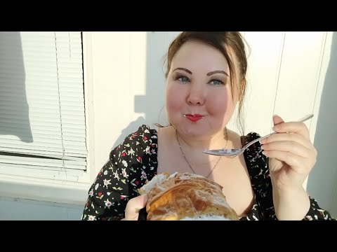 Видео: МУКБАНГ. РУЛЕТ КАРПАТКА С КЛЮКВОЙ. Я СЛАДКАЯ ЖЕНЩИНА. 