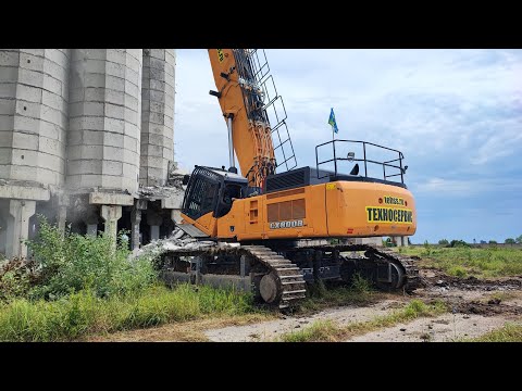Видео: Демонтаж элеватора разрушителем CASE CX800B