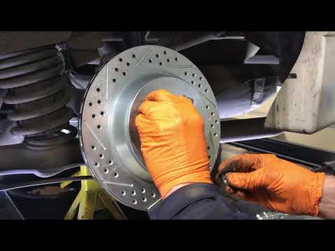 Видео: Бюджетный вариант модернизации задних дисковых тормозов Foxbody (обратите внимание: на видео у ме...