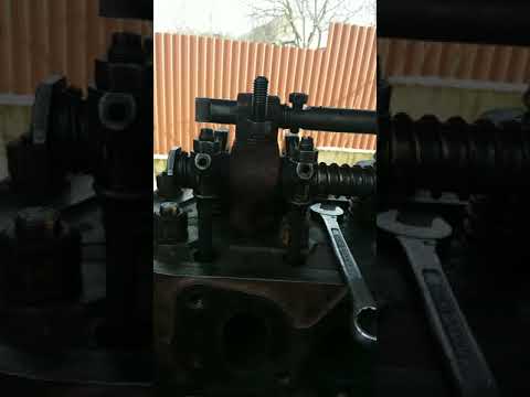Видео: Регулювання зазорів клапанів і декомпресора Д-65. ЮМЗ 82 71