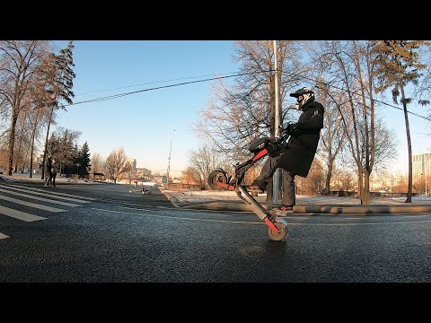 Видео: МИРОВОЙ РЕКОРД ВИЛЛИ НА ЭЛЕКТРОСАМОКАТЕ!!! / World record wheelie on an electric scooter