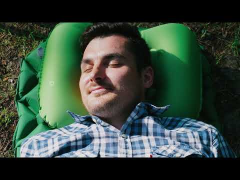 Видео: Лучший надувной туристический коврик, Lesna