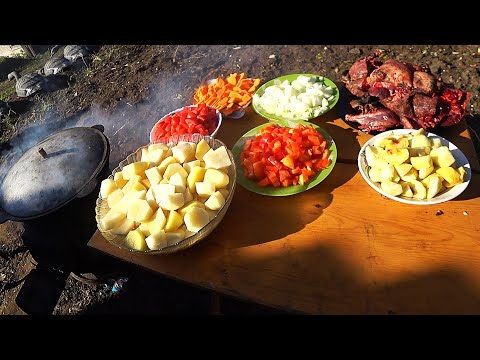 Видео: Густой суп из дикой утки с яблоками в казане / Очень вкусный рецепт из утки / Готовим в казане