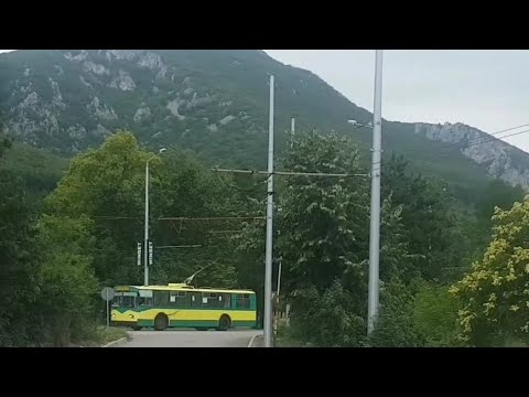 Видео: Beautiful Balkans, old trolleybuses (ЗиУ-682) of Vratsa Line 2| Тролейбусен транспорт Враца Линия 2