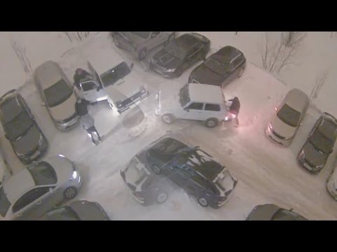 Видео: Уже дерёмся за парковочные места господа?!