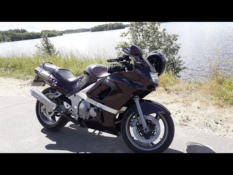 Видео: Kawasaki zzr 400 Заводим после зимы. 2020г. 25 апреля. фильм 1.