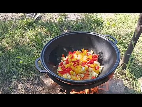 Видео: ДЕЛІКАТЕС ПО МАДЯРСЬКІ . СВИНЯЧІ НІЖКИ В КАЗАНІ .  HUNGARIAN DELICACY. PORK LEGS IN A CUP.