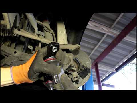 Видео: Замена передней левой шаровой опоры на Lexus IS 250  2007 года  Лексус Ис 250